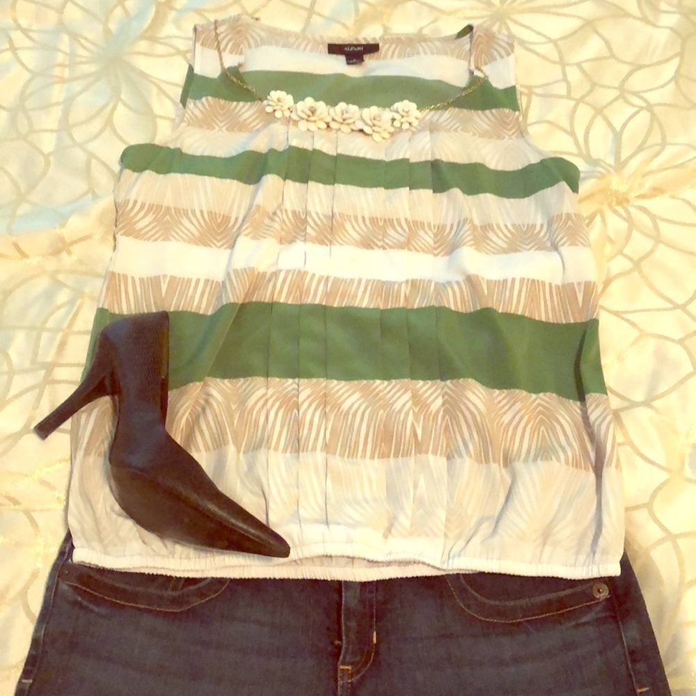 Alfani green, tan and white stripe sz 8!